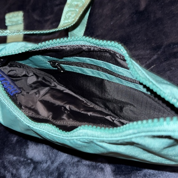 BAGGU SMALL CRESCENT IN CYPRESS GREEN - Picture 7 of 7